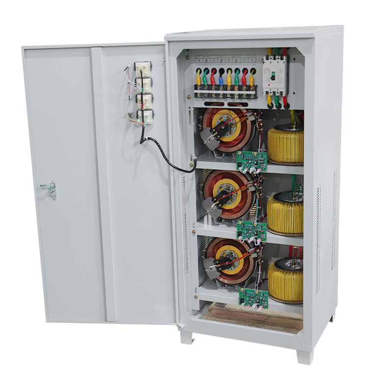 80KVA Τρεις φάσεις Βιομηχανικός σταθεροποιητής τάσης Αυτοματοποιημένος ρυθμιστής τάσης 380VAC 400VAC με κινητήρα σερβο