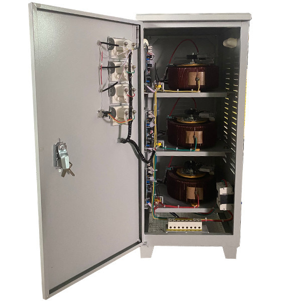 Tns-15KVA τριφασικός υψηλής ακρίβειας σερβο μηχανών ρυθμιστής τάσης εναλλασσόμενου ρεύματος τύπων αυτόματος